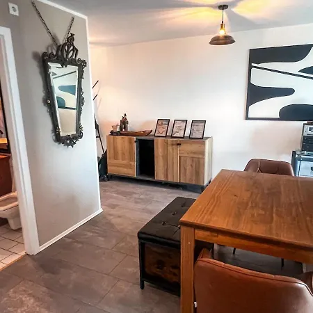 Apartment Bright Designer With Pool Table & 2 Balconies